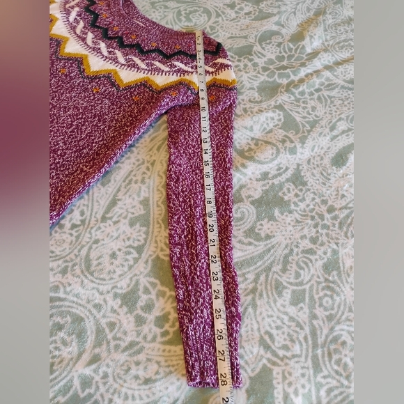 Old Navy Women's Sweater - Purple and Yellow Pattern - Picture 4 of 5